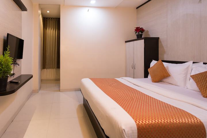 Room 10 of 33