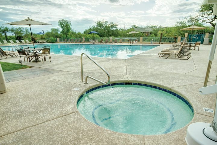 Indoor/outdoor pool