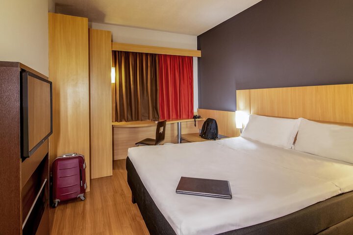 Room 12 of 27