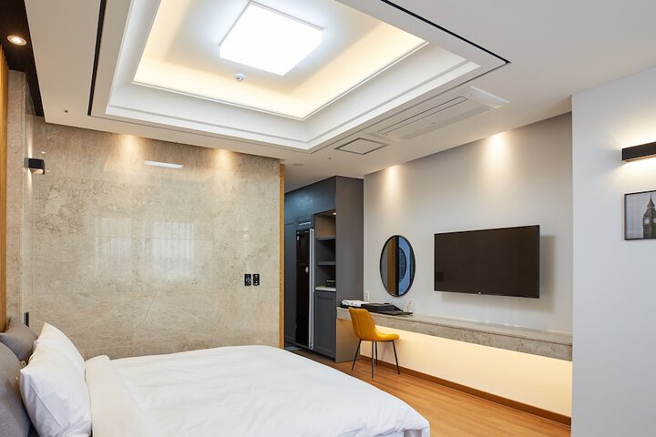 Room 12 of 40