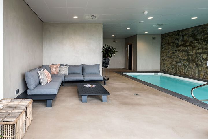 Pool 53 of 106