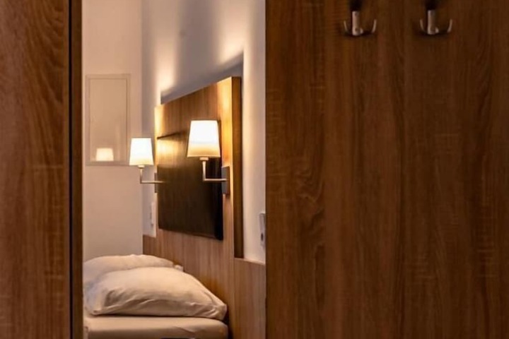 Room 5 of 39