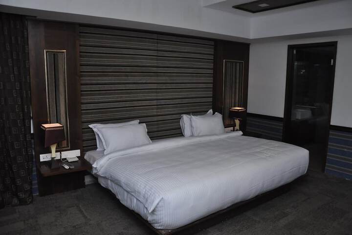 Room 11 of 40