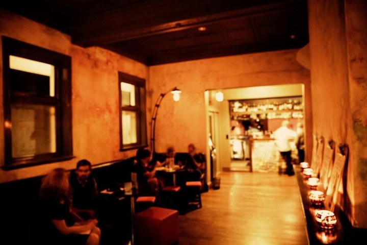 Lounge 23 of 28
