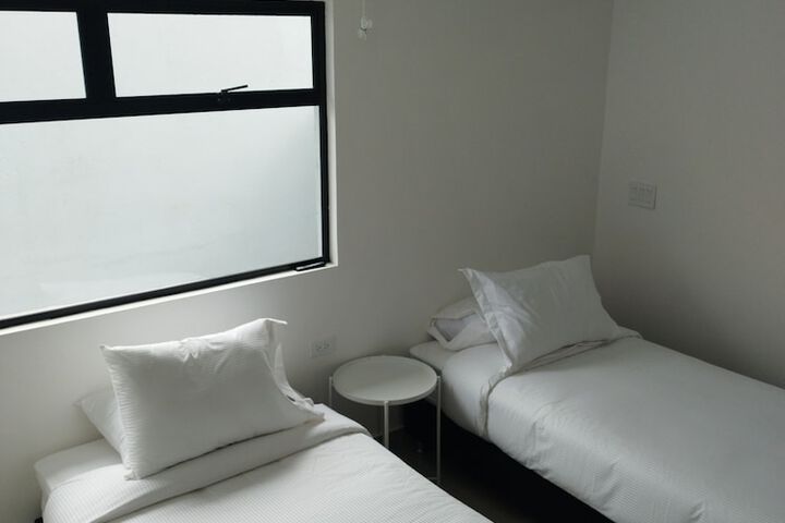 Room 13 of 32