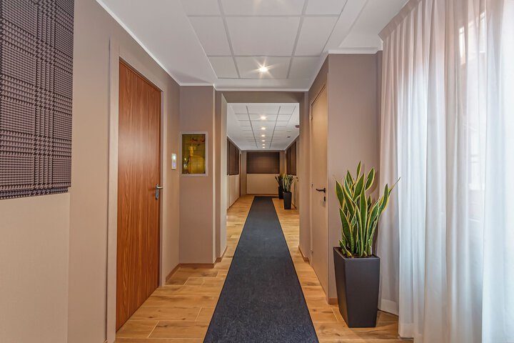Ballroom/Hall 46 of 50