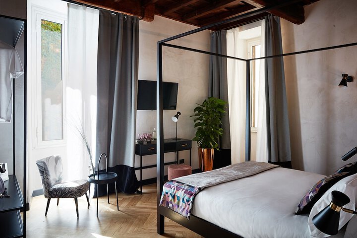 Room 6 of 27