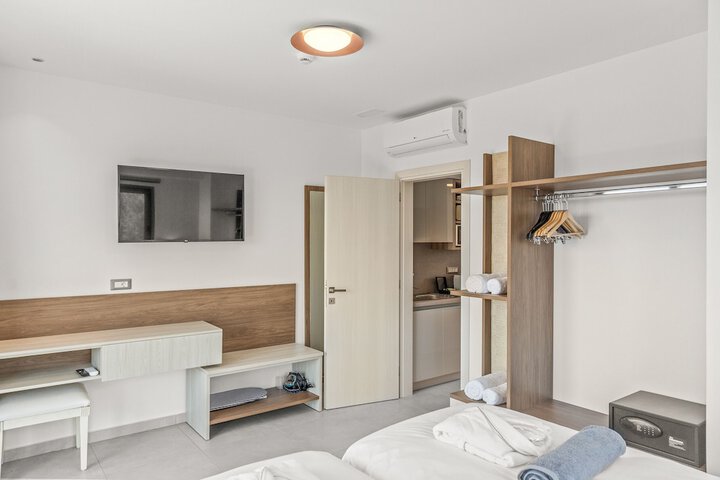Room 7 of 72