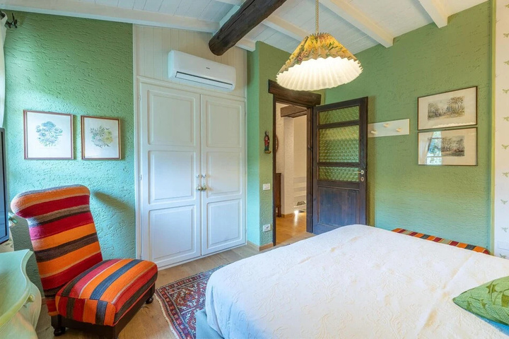 Room 4 of 21