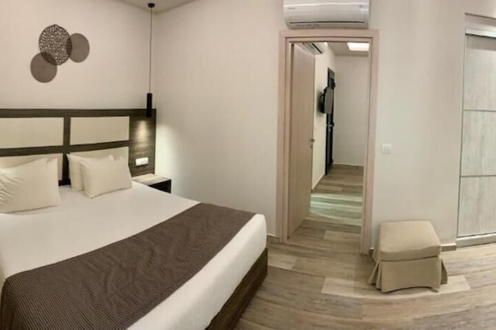 Room 8 of 27