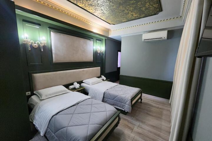 Room 4 of 24