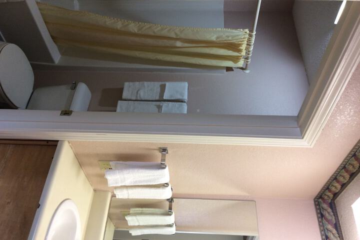 Room 10 of 13