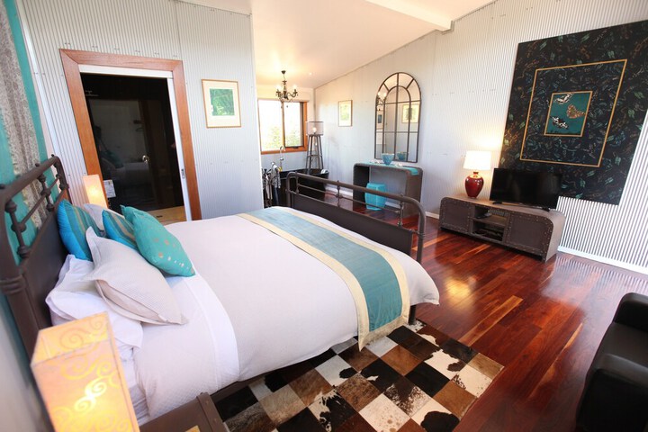 Room 3 of 63