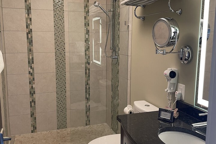 Room 150 of 285