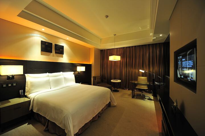 Room 8 of 92