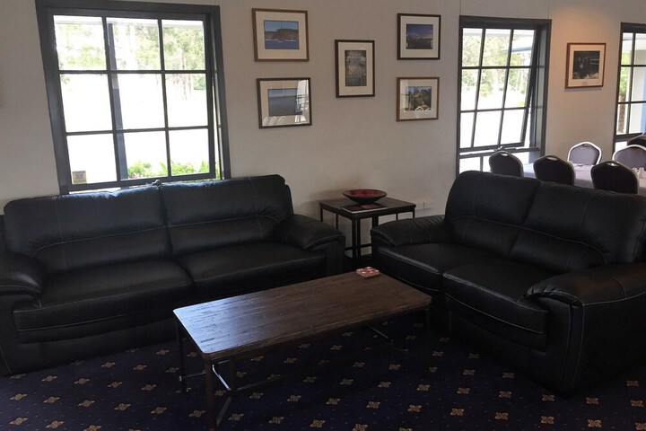 Lounge 41 of 60