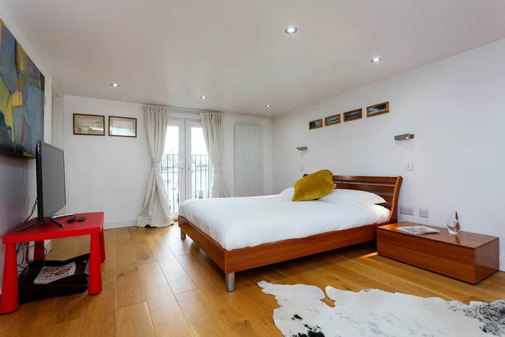 Room 4 of 15
