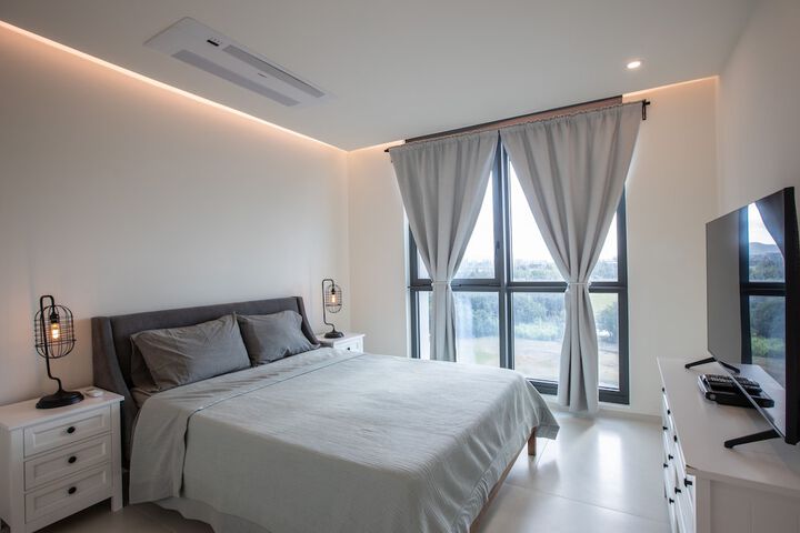 Room 42 of 1000
