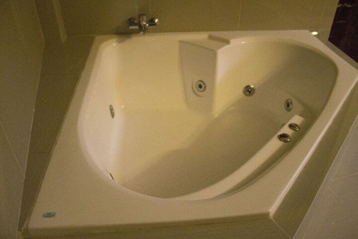 Hot Tub 24 of 40