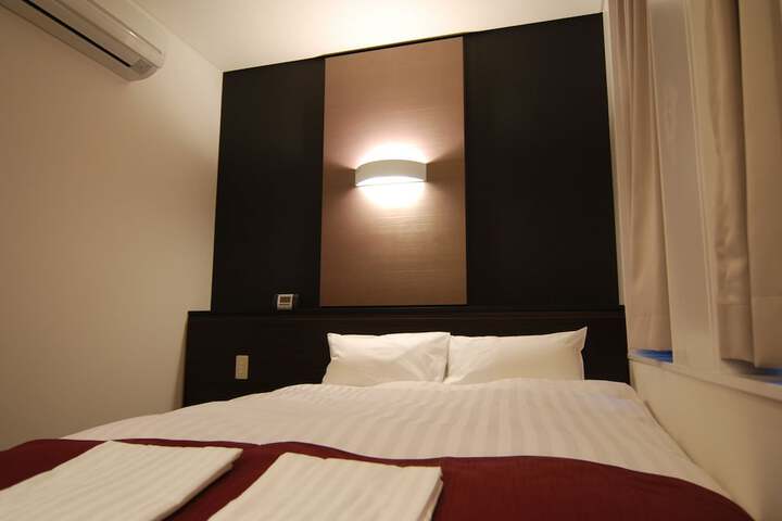 Room 3 of 25