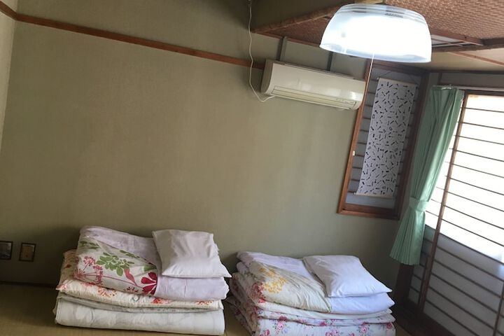 Room 17 of 38