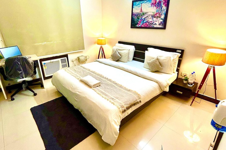 Room 2 of 9