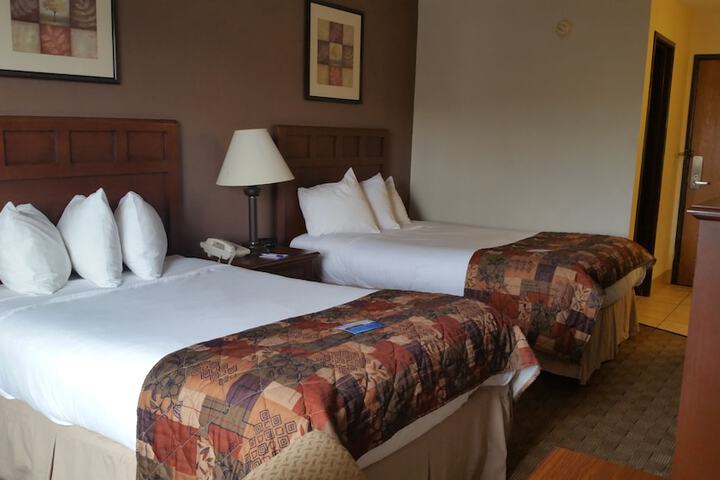 Double Accessible Queen Size Bed (5 of 13)