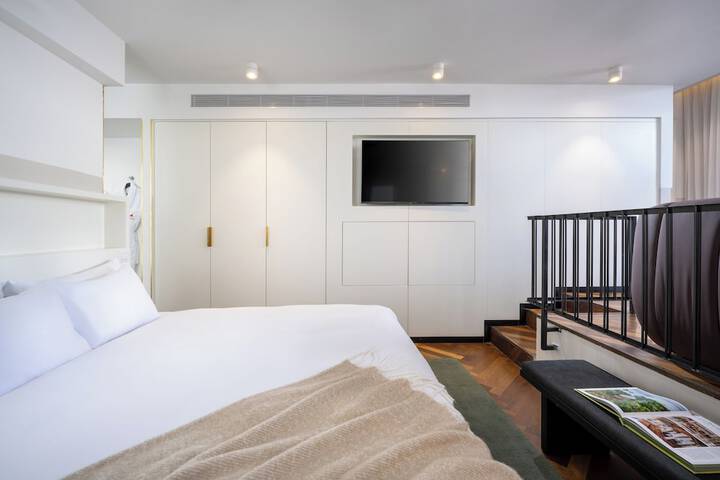 Room 26 of 53