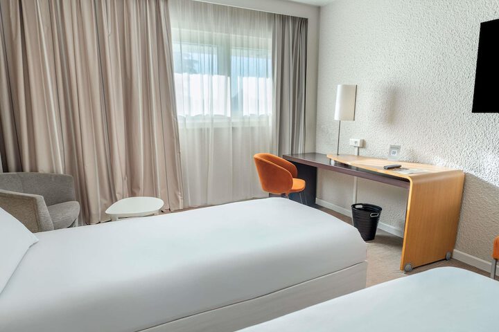 Room 16 of 79