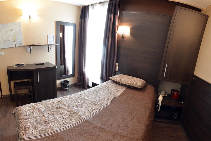 Room 7 of 48