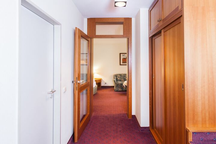 Room 6 of 19