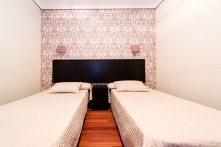 Room 8 of 11