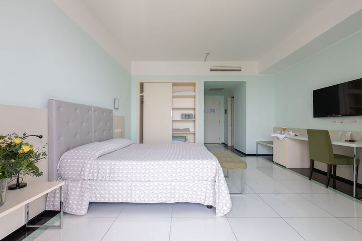 Room 26 of 152
