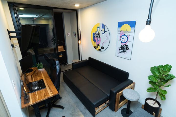 Room 13 of 19