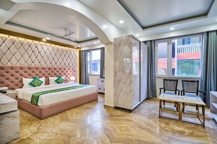 Treebo Premium Royal Gold Palace