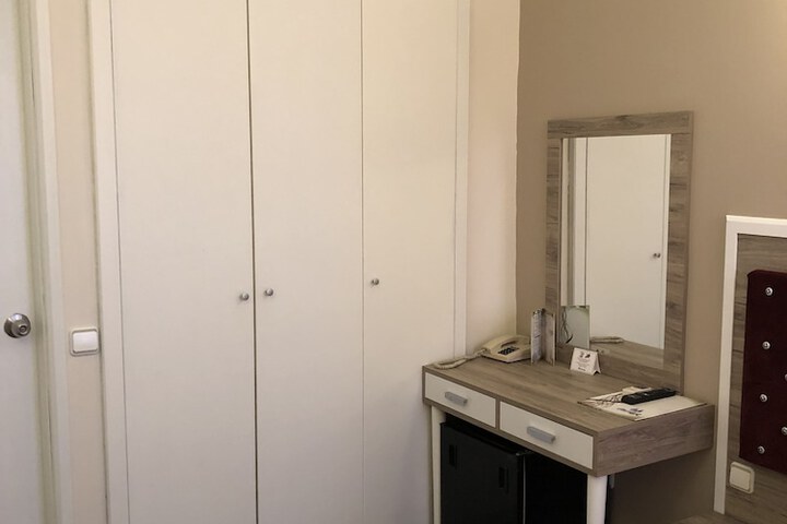 Room 5 of 13