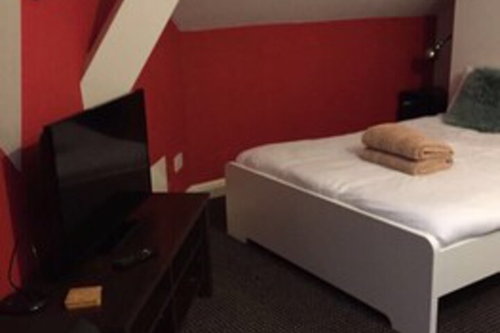 Room 7 of 8