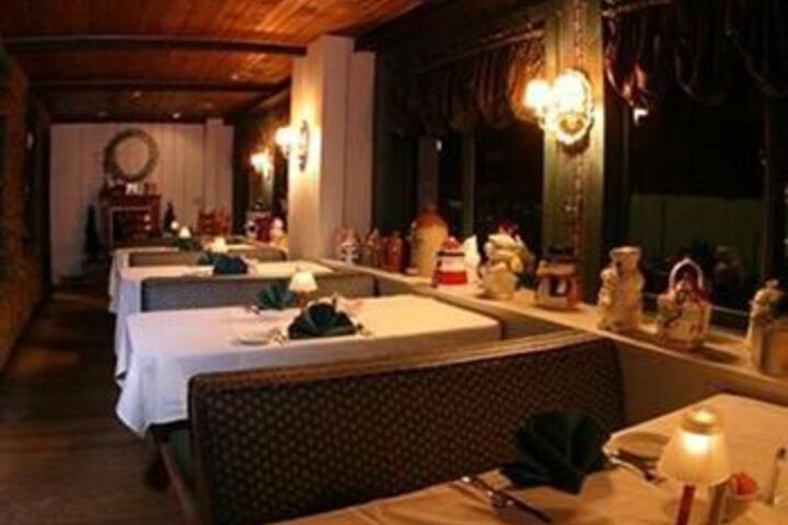 Dining 8 of 69