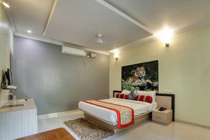 Room 2 of 11