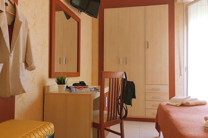 Room 17 of 54