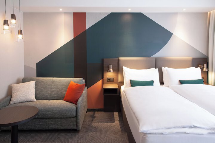 Room 42 of 182