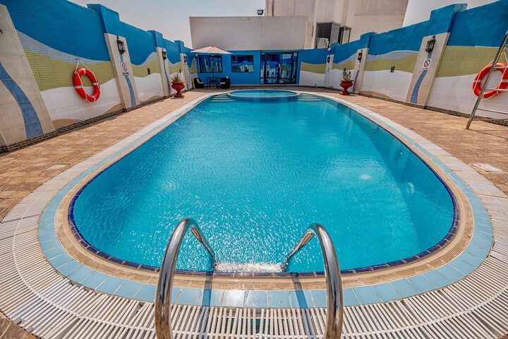 Hotel Pool