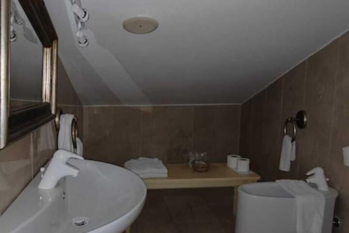 Room 12 of 25