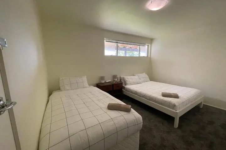 Room 2 of 10