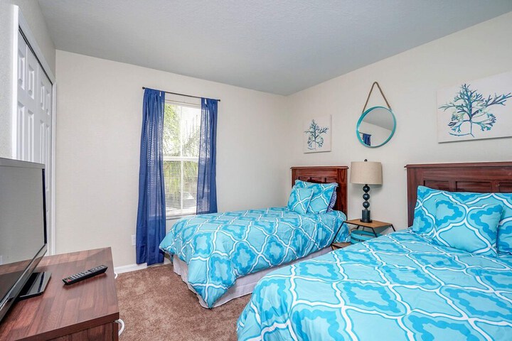 Room 2 of 6