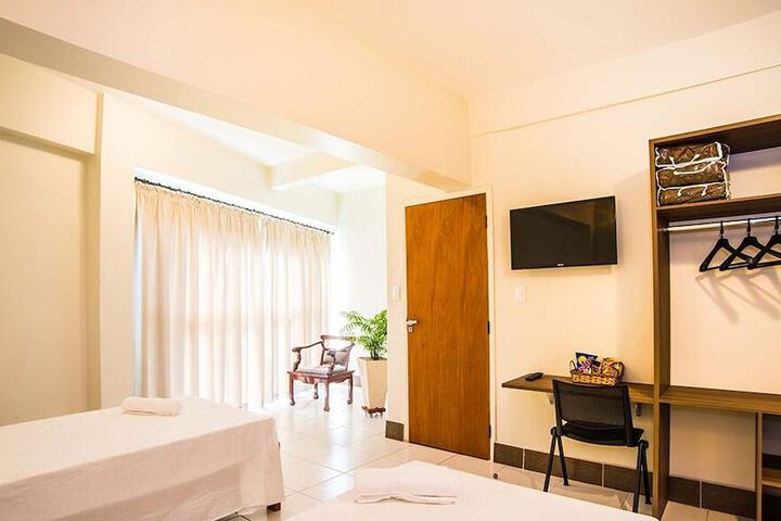Room 4 of 10
