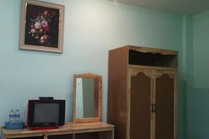 Room 4 of 11