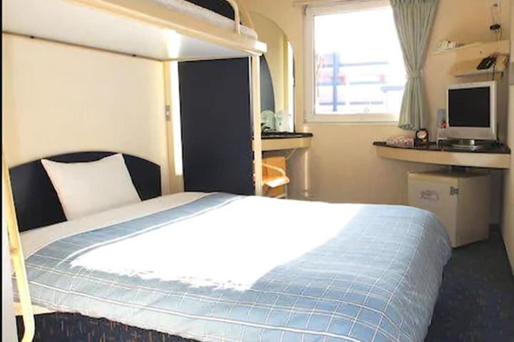 Room 6 of 29