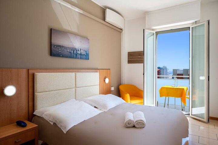 Room 6 of 46