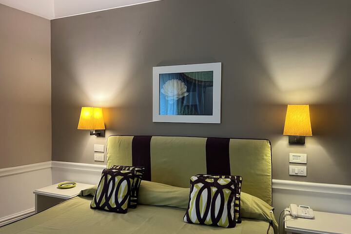 Room 25 of 143